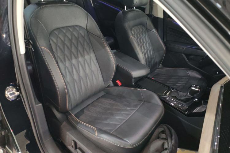 Used Volkswagen Passat New Energy 2020 430 PHEV Hybrid Luxury Edition China VI Standard Right Front Seat