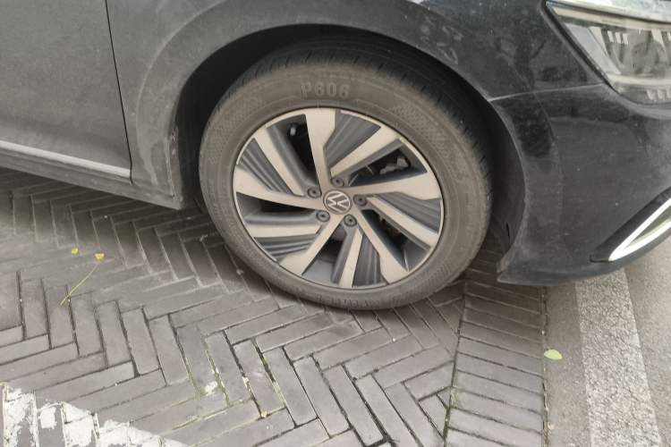 Used Volkswagen Passat New Energy 2020 430 PHEV Hybrid Luxury Edition China VI Standard Right Front Wheel Hub