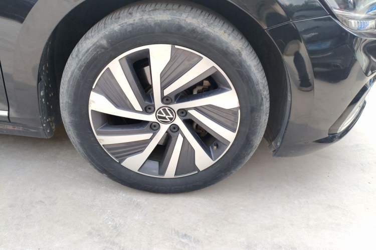 Used Volkswagen Passat New Energy 2020 430 PHEV Hybrid Luxury Edition China VI Standard Right Front Wheel Hub