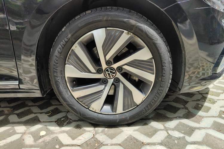 Used Volkswagen Passat New Energy 2020 430 PHEV Hybrid Elite Edition China V Standard Right Front Wheel Hub