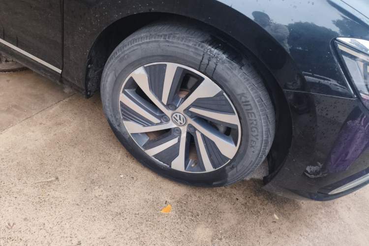 Used Volkswagen Passat New Energy 2020 430 PHEV Hybrid Luxury Edition China VI Standard Right Front Wheel Hub