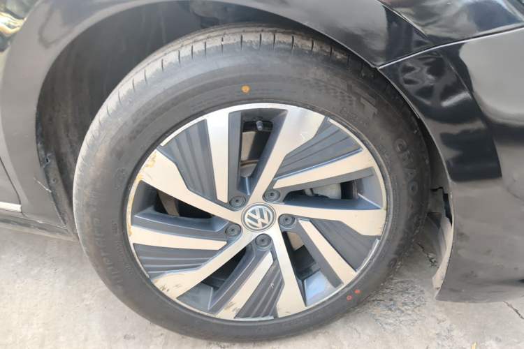 Used Volkswagen Passat New Energy 2020 430 PHEV Hybrid Luxury Edition China VI Standard Right Front Wheel Hub