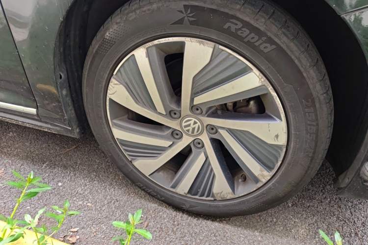 Used Volkswagen Passat New Energy 2020 430 PHEV Hybrid Luxury Edition China VI Standard Right Front Wheel Hub