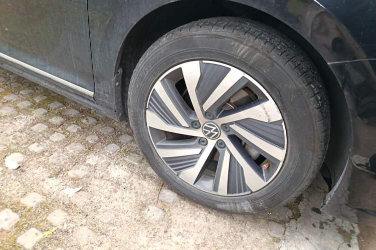 Used Volkswagen Passat New Energy 2020 430 PHEV Hybrid Luxury Edition China VI Standard Right Front Wheel Hub