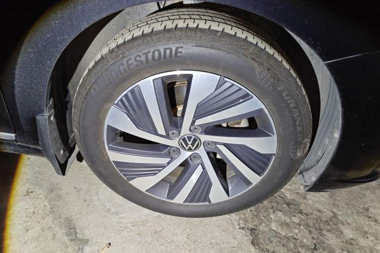 Used Volkswagen Passat New Energy 2020 430 PHEV Hybrid Luxury Edition China VI Standard Right Front Wheel Hub