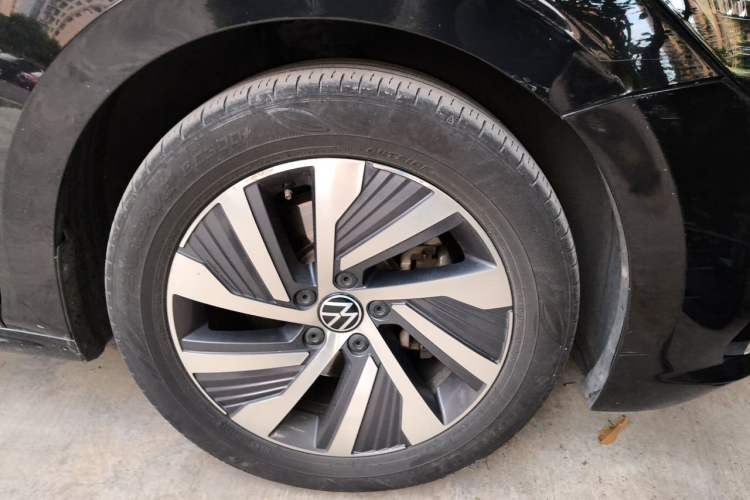 Used Volkswagen Passat New Energy 2020 430 PHEV Hybrid Elite Edition China VI Standard Right Front Wheel Hub