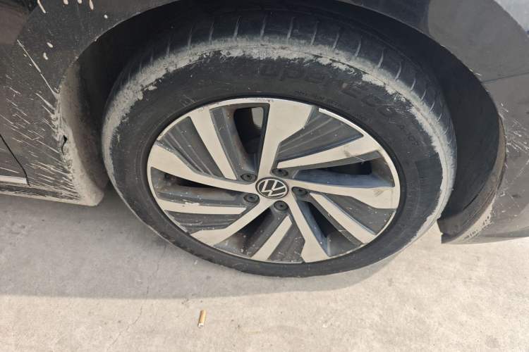 Used Volkswagen Passat New Energy 2020 430 PHEV Hybrid Luxury Edition China VI Standard Right Front Wheel Hub