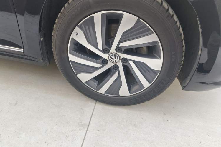Used Volkswagen Passat New Energy 2020 430 PHEV Hybrid Luxury Edition China VI Standard Right Front Wheel Hub