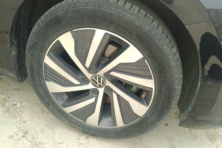 Used Volkswagen Passat New Energy 2020 430 PHEV Hybrid Luxury Edition China VI Standard Right Front Wheel Hub