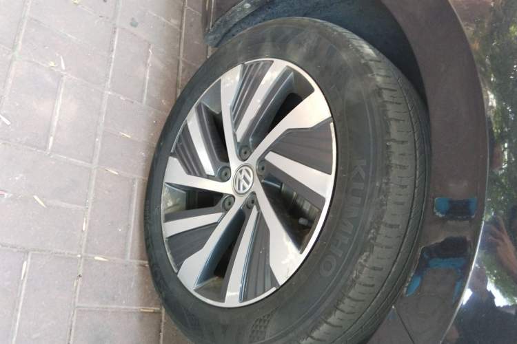 Used Volkswagen Passat New Energy 2020 430 PHEV Hybrid Luxury Edition China VI Standard Right Front Wheel Hub