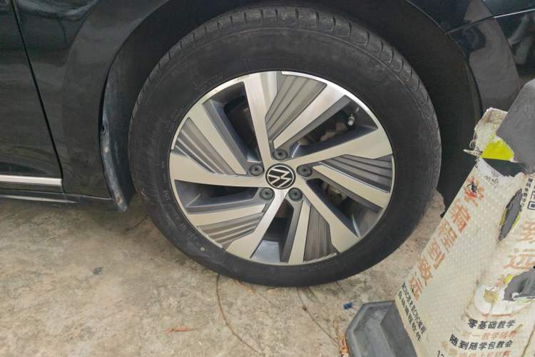 Used Volkswagen Passat New Energy 2020 430 PHEV Hybrid Luxury Edition China VI Standard Right Front Wheel Hub