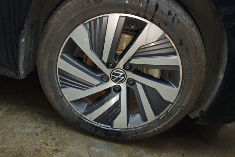 Used Volkswagen Passat New Energy 2020 430 PHEV Hybrid Elite Edition China VI Standard Right Front Wheel Hub