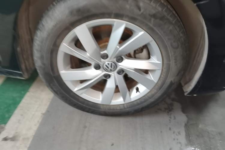 Used Volkswagen Passat New Energy  Right Front Wheel Hub