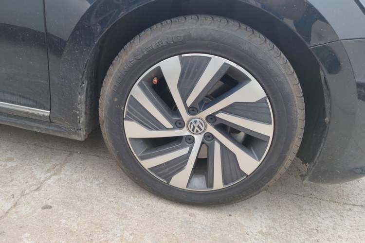 Used Volkswagen Passat New Energy 2020 430 PHEV Hybrid Elite Edition China V Standard Right Front Wheel Hub