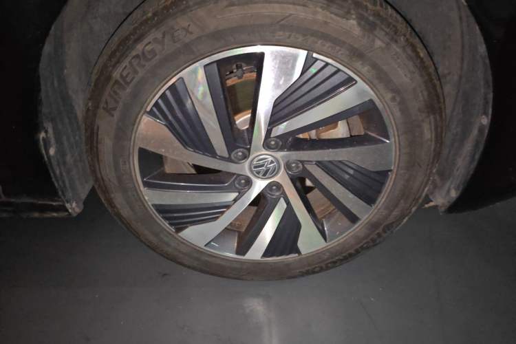 Used Volkswagen Passat New Energy 2020 430 PHEV Hybrid Luxury Edition China VI Standard Right Front Wheel Hub