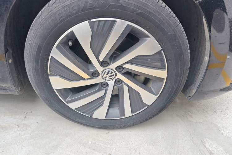 Used Volkswagen Passat New Energy 2020 430 PHEV Hybrid Luxury Edition China VI Standard Right Front Wheel Hub