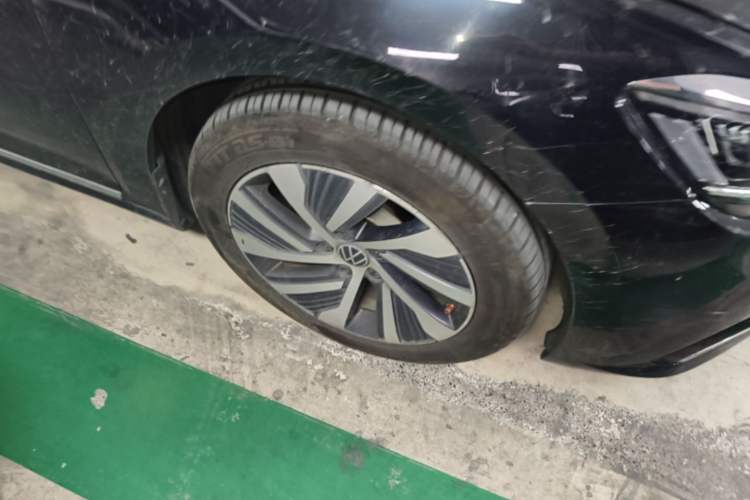 Used Volkswagen Passat New Energy 2020 430 PHEV Hybrid Luxury Version China V Standard Right Front Wheel Hub