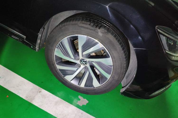 Used Volkswagen Passat New Energy 2020 430 PHEV Hybrid Luxury Edition China VI Standard Right Front Wheel Hub