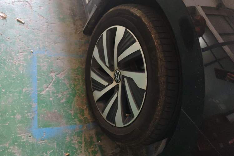 Used Volkswagen Passat New Energy 2020 430 PHEV Hybrid Luxury Edition China VI Standard Right Front Wheel Hub