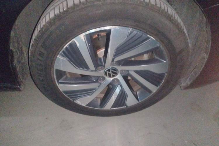 Used Volkswagen Passat New Energy 2020 430 PHEV Hybrid Luxury Edition China VI Standard Right Front Wheel Hub