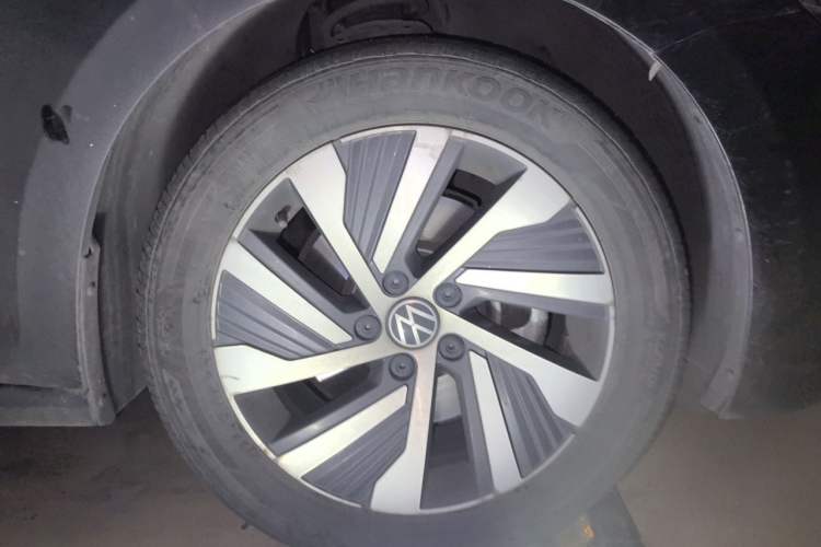 Used Volkswagen Passat New Energy 2020 430 PHEV Hybrid Luxury Edition China VI Standard Right Front Wheel Hub