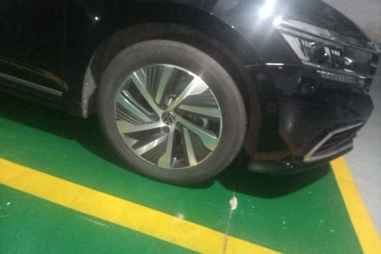 Used Volkswagen Passat New Energy 2020 430 PHEV Hybrid Luxury Edition China VI Standard Right Front Wheel Hub