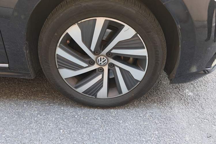 Used Volkswagen Passat New Energy 2020 430 PHEV Hybrid Elite Edition China VI Standard Right Front Wheel Hub