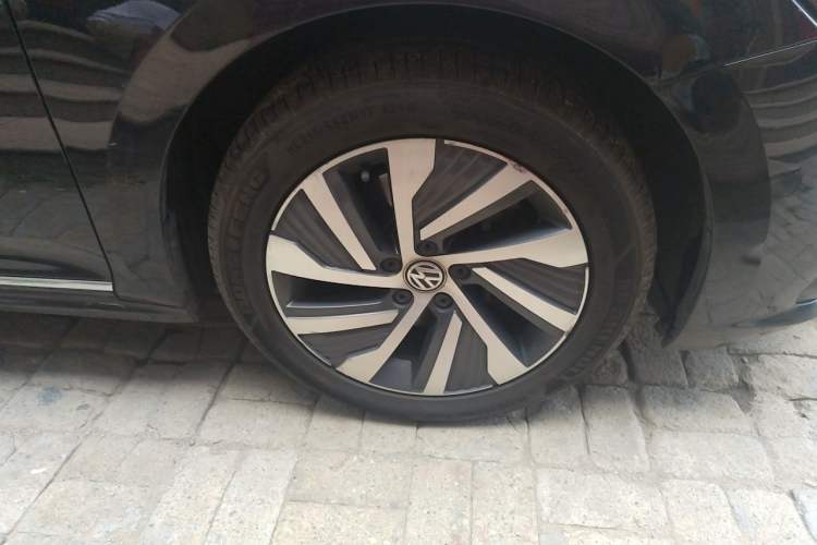 Used Volkswagen Passat New Energy 2020 430 PHEV Hybrid Elite Edition China VI Standard Right Front Wheel Hub