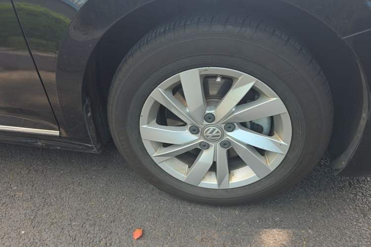 Used Volkswagen Passat New Energy 2020 430 PHEV Hybrid Elite Edition China VI Standard Right Front Wheel Hub