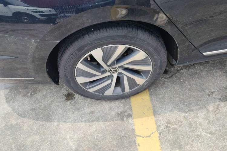 Used Volkswagen Passat New Energy 2020 430 PHEV Hybrid Luxury Edition China VI Standard Right Rear Wheel Hub