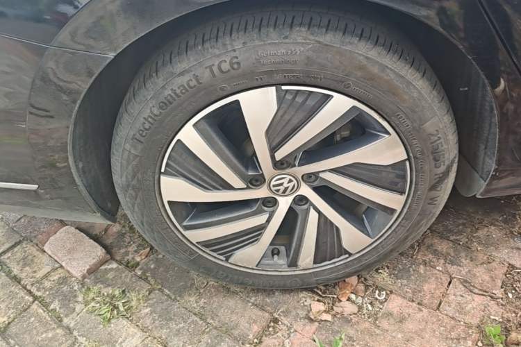 Used Volkswagen Passat New Energy 2020 430 PHEV Hybrid Luxury Edition China VI Standard Right Rear Wheel Hub
