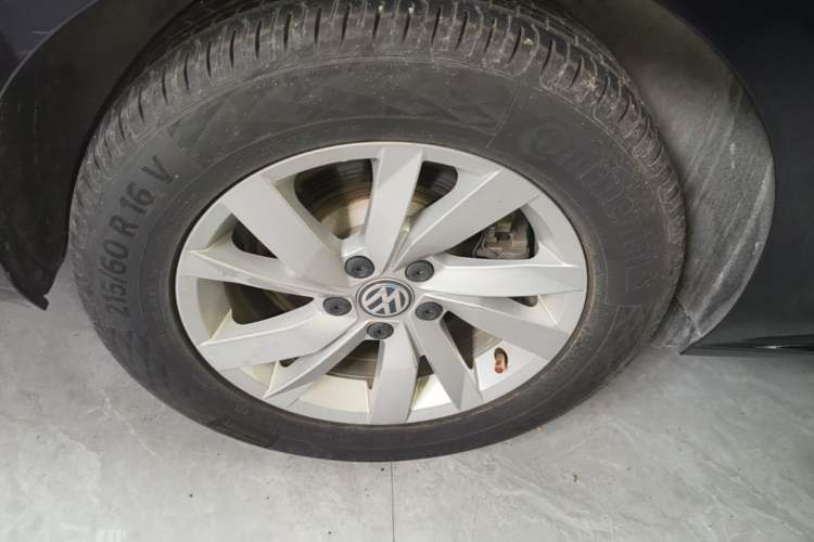 Used Volkswagen Passat New Energy 2020 430 PHEV Hybrid Elite Edition China VI Standard Right Rear Wheel Hub