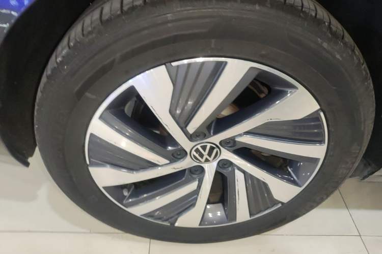 Used Volkswagen Passat New Energy 2020 430 PHEV Hybrid Elite Edition China V Standard Right Rear Wheel Hub