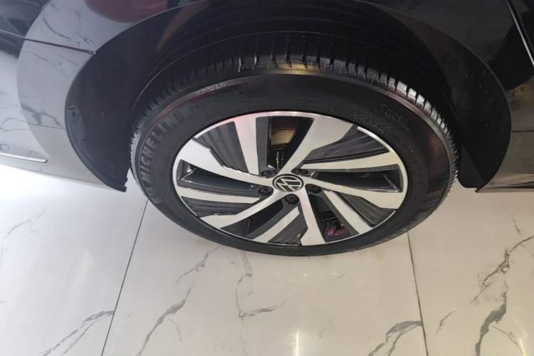 Used Volkswagen Passat New Energy 2020 430 PHEV Hybrid Luxury Edition China VI Standard Right Rear Wheel Hub