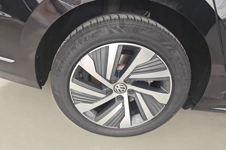 Used Volkswagen Passat New Energy 2020 430 PHEV Hybrid Elite Edition China VI Standard Right Rear Wheel Hub