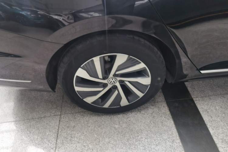 Used Volkswagen Passat New Energy 2020 430 PHEV Hybrid Elite Edition China VI Standard Right Rear Wheel Hub