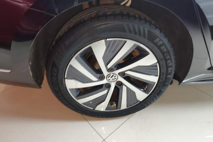 Used Volkswagen Passat New Energy 2020 430 PHEV Hybrid Elite Edition China VI Standard Right Rear Wheel Hub