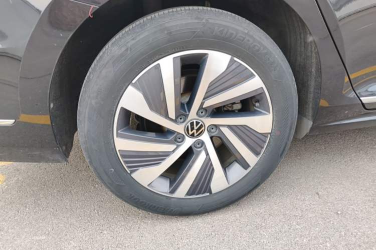 Used Volkswagen Passat New Energy 2020 430 PHEV Hybrid Luxury Edition China VI Standard Right Rear Wheel Hub