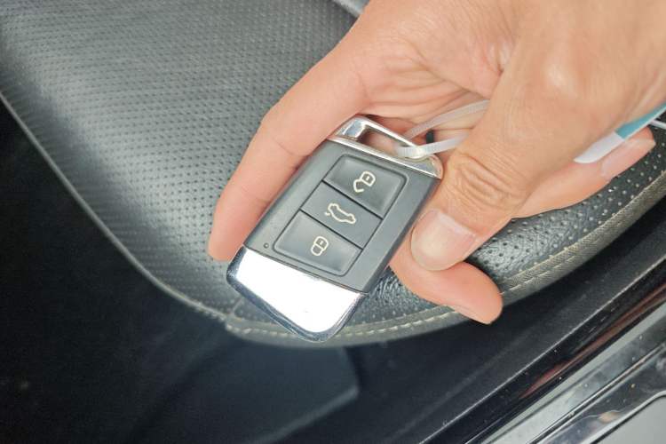 Used Volkswagen Passat New Energy 2020 430 PHEV Hybrid Luxury Edition China VI Standard Vehicle Key