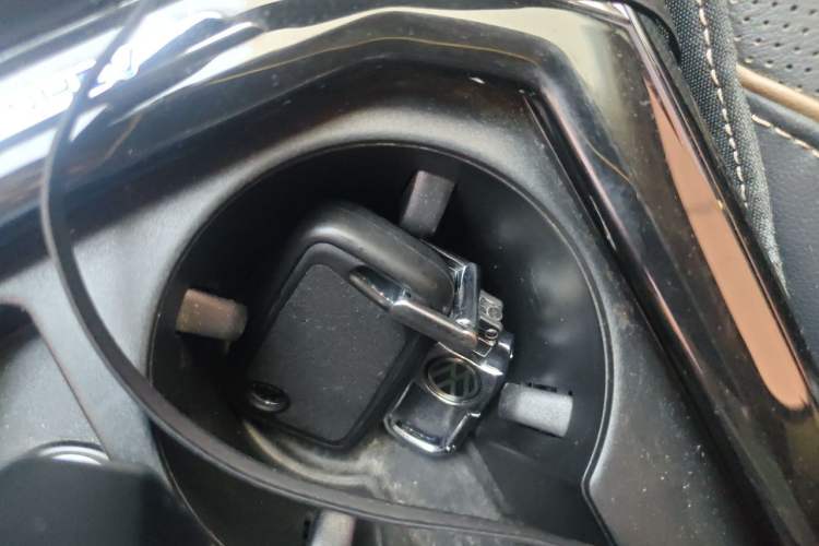 Used Volkswagen Passat New Energy 2020 430 PHEV Hybrid Luxury Edition China VI Standard Vehicle Key