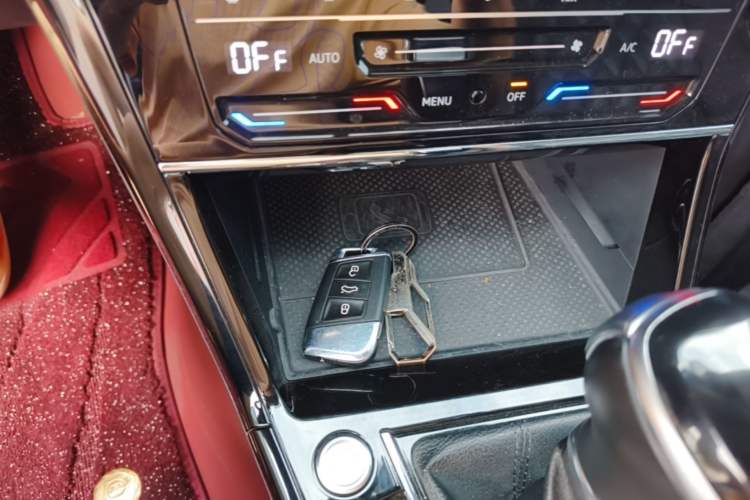 Used Volkswagen Passat New Energy 2020 430 PHEV Hybrid Luxury Edition China VI Standard Vehicle Key