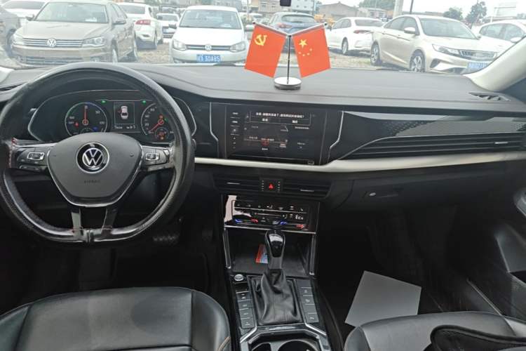 Used Volkswagen Passat New Energy 2020 430 PHEV Hybrid Elite Edition China VI Standard Audio And AC Panel