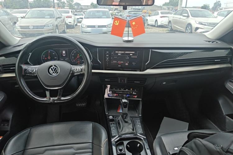 Used Volkswagen Passat New Energy 2020 430 PHEV Hybrid Elite Edition China VI Standard Center Console