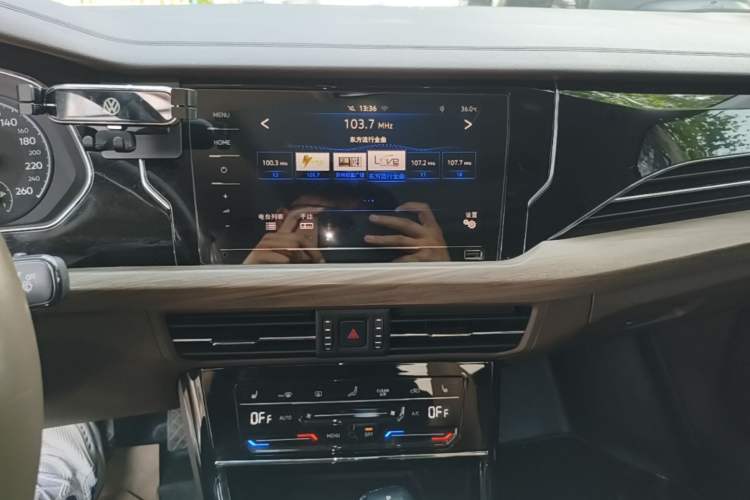 Used Volkswagen Passat New Energy 2020 430 PHEV Hybrid Luxury Edition China VI Standard Audio And AC Panel