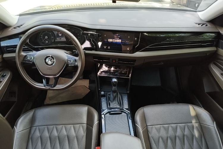 Used Volkswagen Passat New Energy 2020 430 PHEV Hybrid Luxury Edition China VI Standard Center Console