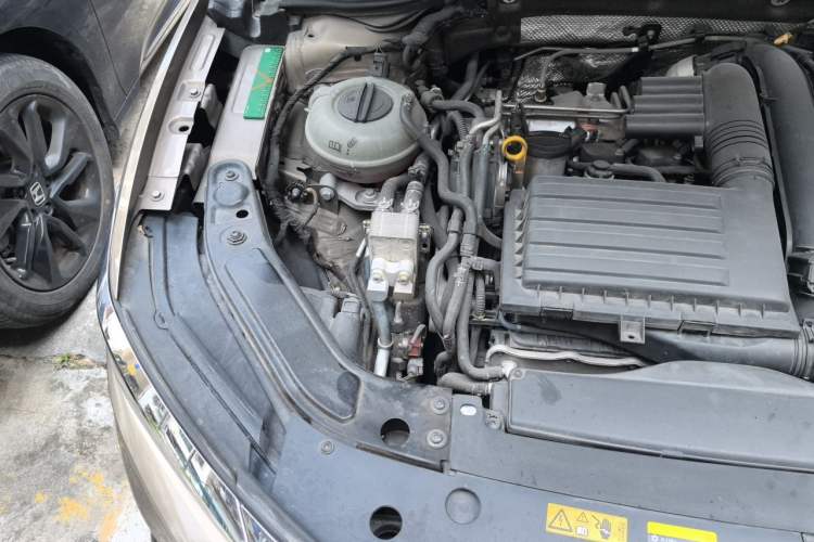 Used Volkswagen Passat New Energy 2020 430 PHEV Hybrid Luxury Edition China VI Standard Engine Bay Right