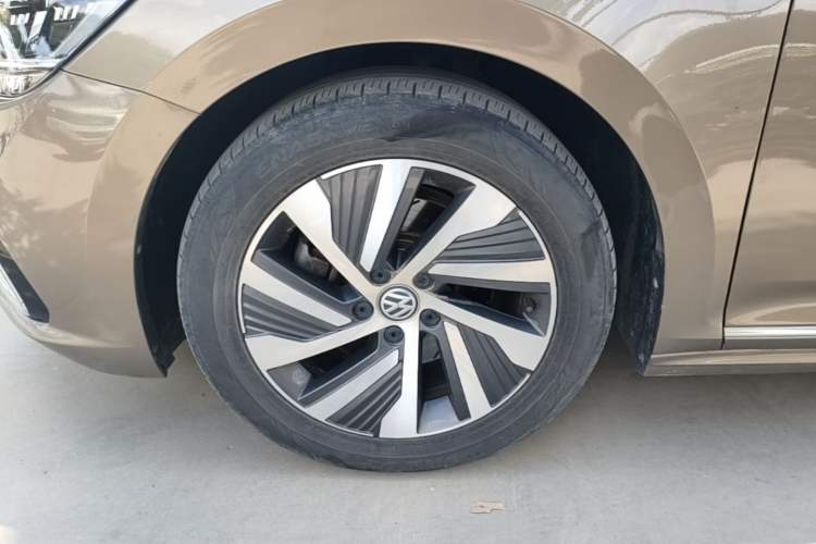 Used Volkswagen Passat New Energy 2020 430 PHEV Hybrid Luxury Edition China VI Standard Left Front Wheel Hub