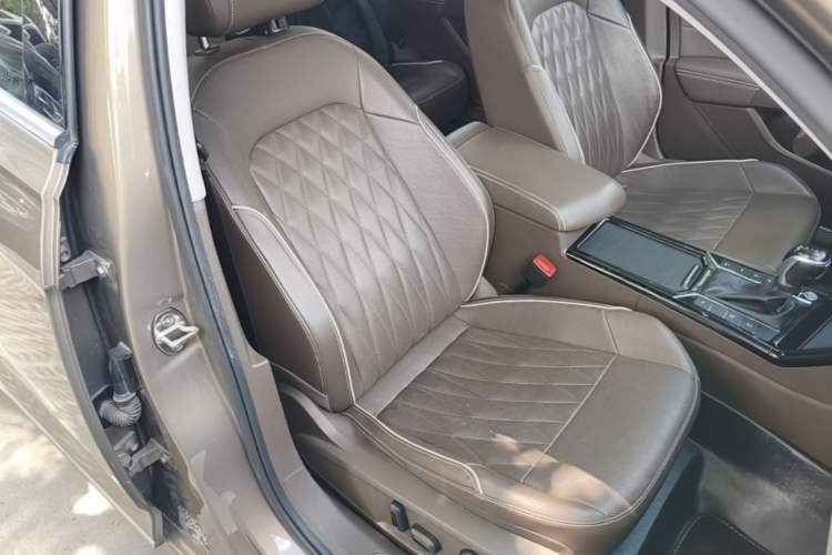 Used Volkswagen Passat New Energy 2020 430 PHEV Hybrid Luxury Edition China VI Standard Right Front Seat