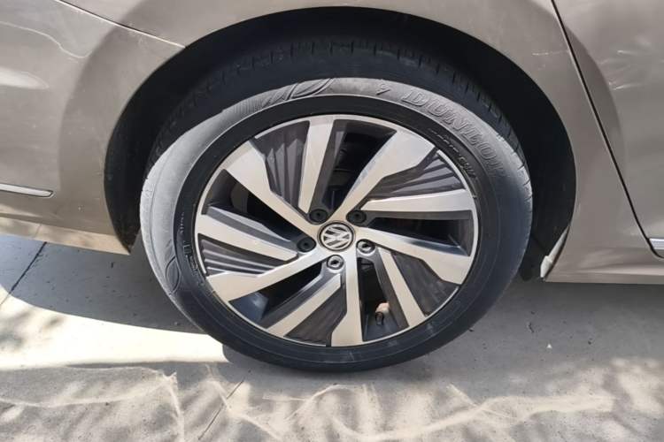 Used Volkswagen Passat New Energy 2020 430 PHEV Hybrid Luxury Edition China VI Standard Right Rear Wheel Hub