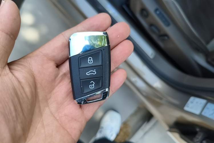 Used Volkswagen Passat New Energy 2020 430 PHEV Hybrid Luxury Edition China VI Standard Vehicle Key